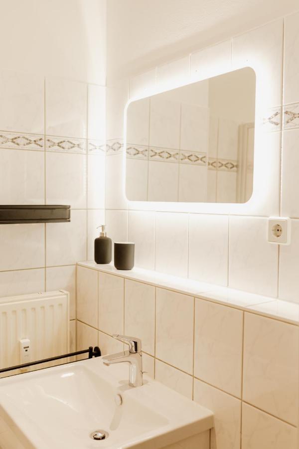 Design Apartment Stadtfeld-Ost Mit Netflix & 2 Schlafzimmern Magdeburg Exterior foto